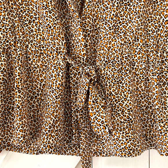 Banana Republic leopard print top - Picture 3 of 4